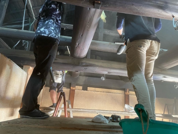 建築作業をする作業員